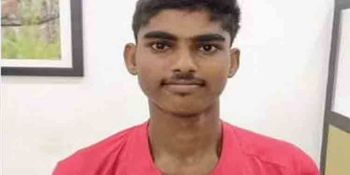 ആക്രി കച്ചവടത്തിനായി എത്തി, പൂട്ടിക്കിടന്ന വീട് കുത്തിത്തുറന്ന് കവര്ച്ച : ബംഗാള് സ്വദേശി പിടിയില് ആക്രി കച്ചവടത്തിനായി എത്തി, പൂട്ടിക്കിടന്ന വീട് കുത്തിത്തുറന്ന് കവര്ച്ച : ബംഗാള് സ്വദേശി പിടിയില്