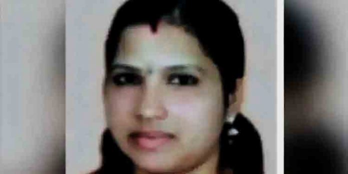 യുവതിയെ വീടിനുള്ളില് ജീവനൊടുക്കിയ നിലയില് കണ്ടെത്തി യുവതിയെ വീടിനുള്ളില് ജീവനൊടുക്കിയ നിലയില് കണ്ടെത്തി