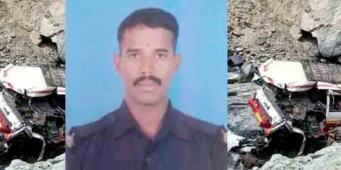 ലഡാക്കില് ബസ് അപകടത്തില് മരിച്ച മലയാളി സൈനികന്റെ ഭൗതികദേഹം ഇന്ന് കരിപ്പൂര് വിമാനത്താവളത്തിലെത്തിക്കും ലഡാക്കില് ബസ് അപകടത്തില് മരിച്ച മലയാളി സൈനികന്റെ ഭൗതികദേഹം ഇന്ന് കരിപ്പൂര് വിമാനത്താവളത്തിലെത്തിക്കും