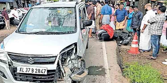 നെടുങ്കണ്ടം ഉരുട്ടിക്കൊലക്കേസില് പിരിച്ചുവിട്ട മുന് എഎസ്ഐ മദ്യപിച്ചു വാഹനമോടിച്ചു സ്കൂട്ടര് ഇടിച്ചു വീഴ്ത്തി നെടുങ്കണ്ടം ഉരുട്ടിക്കൊലക്കേസില് പിരിച്ചുവിട്ട മുന് എഎസ്ഐ മദ്യപിച്ചു വാഹനമോടിച്ചു സ്കൂട്ടര് ഇടിച്ചു വീഴ്ത്തി