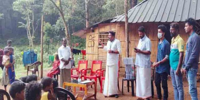 പഠനോത്സവം ; ട്രൈബൽ കേന്ദ്രത്തിൽ പഠനോപകരണങ്ങൾ വിതരണം ചെയ്തു പഠനോത്സവം ; ട്രൈബൽ കേന്ദ്രത്തിൽ പഠനോപകരണങ്ങൾ വിതരണം ചെയ്തു