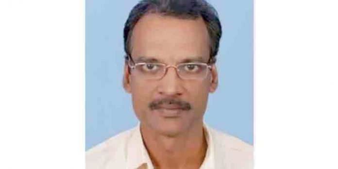 കോടതി ജീവനക്കാരനെ വീട്ടിനുള്ളില് മരിച്ച നിലയില് കണ്ടെത്തിയ ദുരൂഹത നീക്കാന് പോസ്റ്റ്മോര്ട്ടം കോടതി ജീവനക്കാരനെ വീട്ടിനുള്ളില് മരിച്ച നിലയില് കണ്ടെത്തിയ ദുരൂഹത നീക്കാന് പോസ്റ്റ്മോര്ട്ടം
