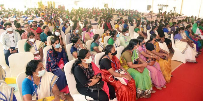 സ്ത്രീ പങ്കാളിത്തം കൊണ്ട് ശ്രദ്ധേയമായി വനിതാ ശിശു വികസന വകുപ്പിന്റെ സെമിനാര് സ്ത്രീ പങ്കാളിത്തം കൊണ്ട് ശ്രദ്ധേയമായി വനിതാ ശിശു വികസന വകുപ്പിന്റെ സെമിനാര്