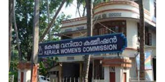 വനിതാ കമ്മീഷന് അദാലത്തില് 12 പരാതികള് തീര്പ്പാക്കി വനിതാ കമ്മീഷന് അദാലത്തില് 12 പരാതികള് തീര്പ്പാക്കി