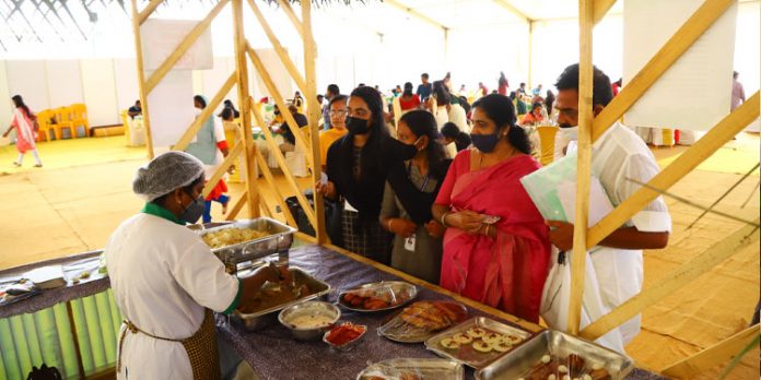 ഇവിടെ എല്ലാം ലേഡീസ് ഒണ്ലി ; ശ്രദ്ധ നേടി കുടുംബശ്രീയുടെ ഫുഡ് കോര്ട്ട് ഇവിടെ എല്ലാം ലേഡീസ് ഒണ്ലി ; ശ്രദ്ധ നേടി കുടുംബശ്രീയുടെ ഫുഡ് കോര്ട്ട്
