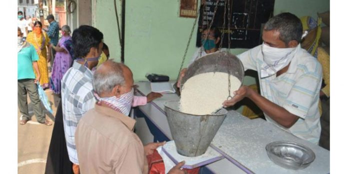 പാലക്കാട്ടെ റേഷൻ കടകളിൽ അരി കിട്ടാനില്ല ; വിതരണത്തിൽ പാളിച്ചയെന്നാരോപണം – ഇടപെടുമെന്ന് സപ്ലൈകോ പാലക്കാട്ടെ റേഷൻ കടകളിൽ അരി കിട്ടാനില്ല ; വിതരണത്തിൽ പാളിച്ചയെന്നാരോപണം – ഇടപെടുമെന്ന് സപ്ലൈകോ