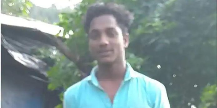 കഞ്ചാവിന്റെ ലഹരിയില് അടിമാലിയില് രണ്ട് സംഘങ്ങള് ഏറ്റുമുട്ടി ; യുവാവിന് നേരെ പെട്രോളൊഴിച്ച് തീകൊളുത്തി കഞ്ചാവിന്റെ ലഹരിയില് അടിമാലിയില് രണ്ട് സംഘങ്ങള് ഏറ്റുമുട്ടി ; യുവാവിന് നേരെ പെട്രോളൊഴിച്ച് തീകൊളുത്തി