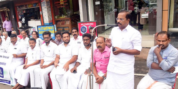 വികസനം എന്ന വ്യാജേന കേരളത്തെ വിനാശത്തിലേക്ക് എൽഡിഎഫ് തള്ളിവിടുന്നു ; പി മോഹൻരാജ് വികസനം എന്ന വ്യാജേന കേരളത്തെ വിനാശത്തിലേക്ക് എൽഡിഎഫ് തള്ളിവിടുന്നു ; പി മോഹൻരാജ്