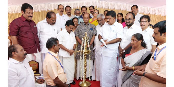 പഴവങ്ങാടിക്കര സർവീസ് സഹകരണ ബാങ്ക് നവതി മന്ദിരം നാടിന് സമർപ്പിച്ചു പഴവങ്ങാടിക്കര സർവീസ് സഹകരണ ബാങ്ക് നവതി മന്ദിരം നാടിന് സമർപ്പിച്ചു
