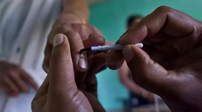 തൃക്കാക്കരയിലെ ഉപതെരഞ്ഞെടുപ്പ് ; പൊന്നുരുന്നിയില് കള്ളവോട്ടിന് ശ്രമം തൃക്കാക്കരയിലെ ഉപതെരഞ്ഞെടുപ്പ് ; പൊന്നുരുന്നിയില് കള്ളവോട്ടിന് ശ്രമം
