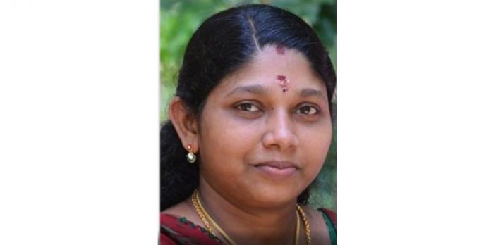 തിരുവല്ലയിൽ സ്കൂട്ടറും എയ്സും കൂട്ടിയിടിച്ചുണ്ടായ അപകടത്തിൽ യുവതി മരിച്ചു തിരുവല്ലയിൽ സ്കൂട്ടറും എയ്സും കൂട്ടിയിടിച്ചുണ്ടായ അപകടത്തിൽ യുവതി മരിച്ചു