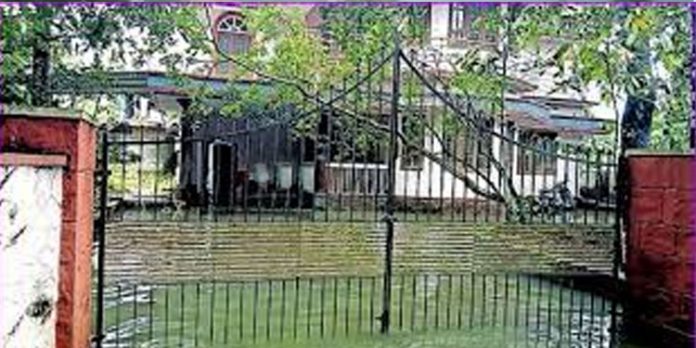സംസ്ഥാനത്ത് തുടർച്ചയായി അഞ്ചാം ദിവസവും ശക്തമായ മഴ : നൂറുകണക്കിന് വീടുകളിൽ വെള്ളം കയറി സംസ്ഥാനത്ത് തുടർച്ചയായി അഞ്ചാം ദിവസവും ശക്തമായ മഴ : നൂറുകണക്കിന് വീടുകളിൽ വെള്ളം കയറി