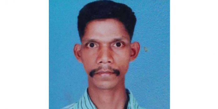 കലുങ്കിന്റെ പാരപ്പറ്റിൽ നിന്നും വീണു ആദിവാസി യുവാവ് മരിച്ചു കലുങ്കിന്റെ പാരപ്പറ്റിൽ നിന്നും വീണു ആദിവാസി യുവാവ് മരിച്ചു