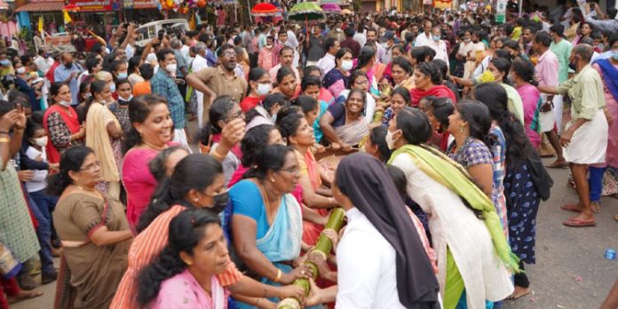 ചന്ദനപ്പള്ളി സെന്റ്ജോർജ് തീർത്ഥാടന കത്തോലിക്കപ്പള്ളി പെരുന്നാൾ ചെമ്പെടുപ്പ് റാസയോടെ സമാപിച്ചു ചന്ദനപ്പള്ളി സെന്റ്ജോർജ് തീർത്ഥാടന കത്തോലിക്കപ്പള്ളി പെരുന്നാൾ ചെമ്പെടുപ്പ് റാസയോടെ സമാപിച്ചു
