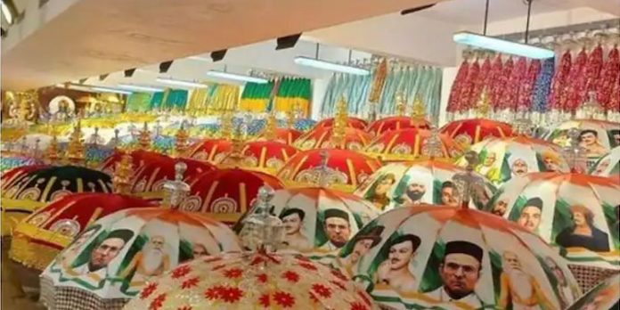 ‘സവർക്കർ കുട’ വിവാദം : എതിർപ്പ് ഫലം കണ്ടു, തൃശ്ശൂർ പൂരത്തിൽ ആസാദി കുട ഒഴിവാക്കി ‘സവർക്കർ കുട’ വിവാദം : എതിർപ്പ് ഫലം കണ്ടു, തൃശ്ശൂർ പൂരത്തിൽ ആസാദി കുട ഒഴിവാക്കി