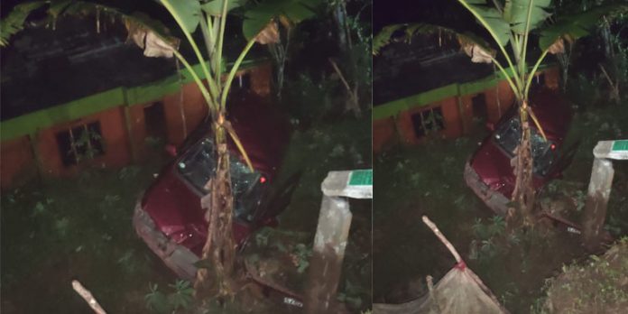 കക്കുടുമൺ വലിയ വളവിൽ അമിത വേഗതയിലെത്തിയ കാര് താഴ്ചയിലേക്കു മറിഞ്ഞു കക്കുടുമൺ വലിയ വളവിൽ അമിത വേഗതയിലെത്തിയ കാര് താഴ്ചയിലേക്കു മറിഞ്ഞു