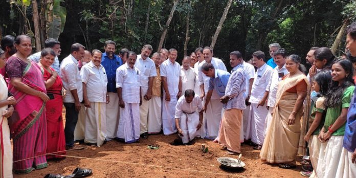 ഭവനരഹിതർക്ക് നിർമ്മിച്ചു നൽകുന്ന വീടിന്റെ ശിലാസ്ഥാപനം നിർവഹിച്ചു ഭവനരഹിതർക്ക് നിർമ്മിച്ചു നൽകുന്ന വീടിന്റെ ശിലാസ്ഥാപനം നിർവഹിച്ചു
