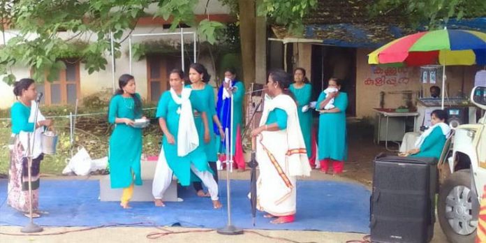 ആവേശമായി നവജ്യോതി രംഗശ്രീ കലാജാഥ പര്യടനം ആവേശമായി നവജ്യോതി രംഗശ്രീ കലാജാഥ പര്യടനം