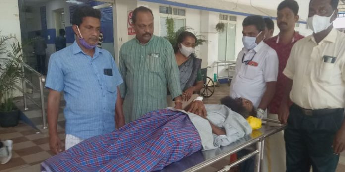 റോഡരികിൽ അവശനായി കിടന്ന ആൾക്ക് മഹാത്മയിൽ അഭയം റോഡരികിൽ അവശനായി കിടന്ന ആൾക്ക് മഹാത്മയിൽ അഭയം
