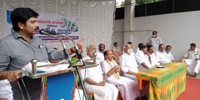 തുടർഭരണം കേരളത്തെ വിൽക്കാനുള്ള ലൈസൻസല്ല : ആര്യാടൻ ഷൗക്കത്ത് തുടർഭരണം കേരളത്തെ വിൽക്കാനുള്ള ലൈസൻസല്ല : ആര്യാടൻ ഷൗക്കത്ത്