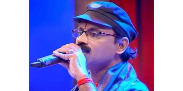 ഗാനമേളയ്ക്കിടെ കുഴഞ്ഞു വീണു മരിച്ച ഗായകൻ കൊല്ലം ശരത്തിന് കലാകാരന്മാർ ആദരാഞ്ജലികൾ അർപ്പിച്ചു ഗാനമേളയ്ക്കിടെ കുഴഞ്ഞു വീണു മരിച്ച ഗായകൻ കൊല്ലം ശരത്തിന് കലാകാരന്മാർ ആദരാഞ്ജലികൾ അർപ്പിച്ചു