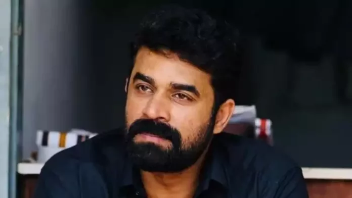 വിജയ് ബാബു ബുധനാഴ്ച എത്തുമെന്ന് അഭിഭാഷകര് ; ജാമ്യാപേക്ഷ നാളത്തേക്ക് മാറ്റി വിജയ് ബാബു ബുധനാഴ്ച എത്തുമെന്ന് അഭിഭാഷകര് ; ജാമ്യാപേക്ഷ നാളത്തേക്ക് മാറ്റി