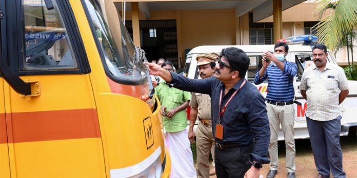 സ്കൂൾ ബസുകളുടെ ഫിറ്റ് നസ് പരിശോധിക്കുന്ന നടപടികള് ആരംഭിച്ചു സ്കൂൾ ബസുകളുടെ ഫിറ്റ് നസ് പരിശോധിക്കുന്ന നടപടികള് ആരംഭിച്ചു