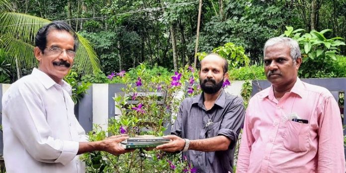 ശാസ്ത്ര പുസ്തക പ്രചാരണത്തിന്റെ ഉദ്ഘാടനം നിർവഹിച്ചു ശാസ്ത്ര പുസ്തക പ്രചാരണത്തിന്റെ ഉദ്ഘാടനം നിർവഹിച്ചു