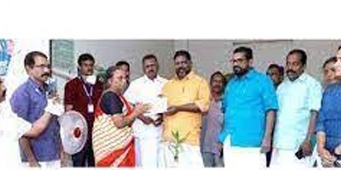 റേഷന്കാര്ഡുകള് വിതരണം ചെയ്തു റേഷന്കാര്ഡുകള് വിതരണം ചെയ്തു