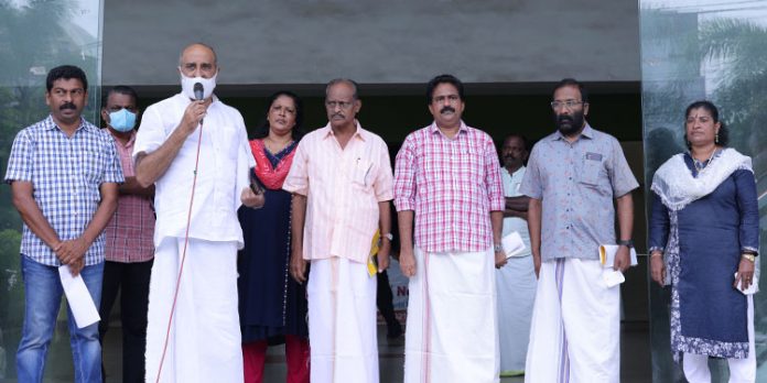 സാധാരണക്കാരുടെ ആവശ്യങ്ങള്ക്കൊപ്പം വികസനവും സര്ക്കാര് ഏറ്റെടുത്തിരിക്കുകയാണ് : മാത്യു.ടി.തോമസ് എം.എല്.എ സാധാരണക്കാരുടെ ആവശ്യങ്ങള്ക്കൊപ്പം വികസനവും സര്ക്കാര് ഏറ്റെടുത്തിരിക്കുകയാണ് : മാത്യു.ടി.തോമസ് എം.എല്.എ