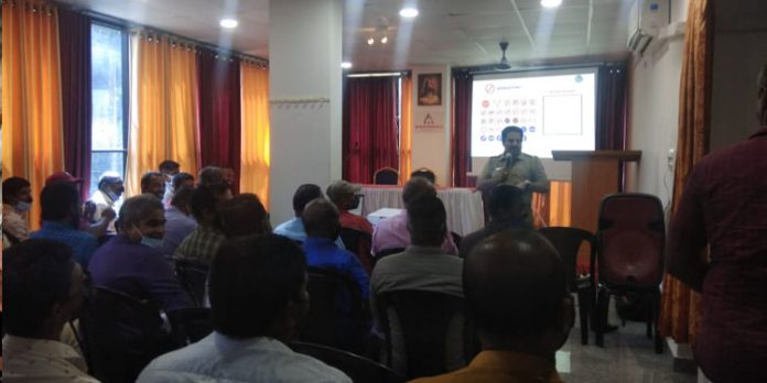 റോഡ് സുരക്ഷ പരിശീലനം നൽകി റോഡ് സുരക്ഷ പരിശീലനം നൽകി