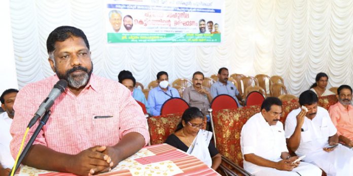 പൂഴിക്കാട് സ്കൂള് ഹൈടെക് സ്കൂളാക്കും : ഡെപ്യൂട്ടി സ്പീക്കര് പൂഴിക്കാട് സ്കൂള് ഹൈടെക് സ്കൂളാക്കും : ഡെപ്യൂട്ടി സ്പീക്കര്