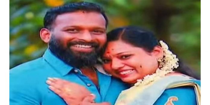 തൃശൂരിൽ നവവധു മരിച്ചത് കുഴഞ്ഞുവീണല്ല ; സ്ത്രീധന പീഡനം നടന്നുവെന്ന് മാതാപിതാക്കൾ തൃശൂരിൽ നവവധു മരിച്ചത് കുഴഞ്ഞുവീണല്ല ; സ്ത്രീധന പീഡനം നടന്നുവെന്ന് മാതാപിതാക്കൾ