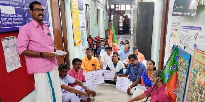 ബിജെപി ആലാ കൃഷി അസിസ്റ്റന്റ് ഡയറക്ടറുടെ കാര്യാലയം ഉപരോധിച്ചു ബിജെപി ആലാ കൃഷി അസിസ്റ്റന്റ് ഡയറക്ടറുടെ കാര്യാലയം ഉപരോധിച്ചു