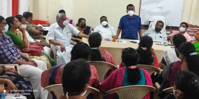 പ്രളയ മുന്നൊരുക്കം : കണ്ട്രോള് റൂമുകളുടെ പ്രവര്ത്തനം കാര്യക്ഷമമാക്കും പ്രളയ മുന്നൊരുക്കം : കണ്ട്രോള് റൂമുകളുടെ പ്രവര്ത്തനം കാര്യക്ഷമമാക്കും