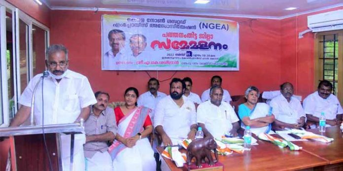 പണിയെടുക്കുക പൊരുതുക എന്നതാവണം സർക്കാർ ജീവനക്കാരുടെ ലക്ഷ്യം : മന്ത്രി എ.കെ ശശീന്ദ്രൻ പണിയെടുക്കുക പൊരുതുക എന്നതാവണം സർക്കാർ ജീവനക്കാരുടെ ലക്ഷ്യം : മന്ത്രി എ.കെ ശശീന്ദ്രൻ