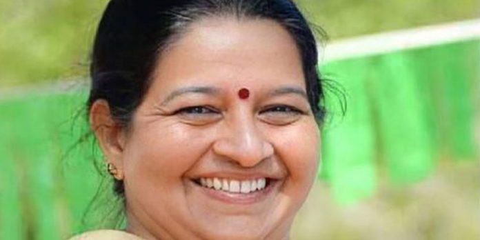 അപ്രതീക്ഷിത നീക്കം ; ഉമ തോമസിനെതിരെ തെരഞ്ഞെടുപ്പ് കമ്മിഷന് പരാതി അപ്രതീക്ഷിത നീക്കം ; ഉമ തോമസിനെതിരെ തെരഞ്ഞെടുപ്പ് കമ്മിഷന് പരാതി