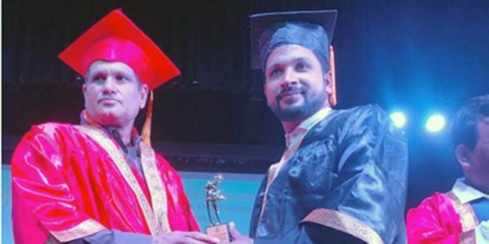 സിസ്റ്റം മാനേജ്മെന്റിൽ ഡോക്ടറേറ്റ് നേടി ഡോ. തോമസ് പുത്തൂർ മാത്യു സിസ്റ്റം മാനേജ്മെന്റിൽ ഡോക്ടറേറ്റ് നേടി ഡോ. തോമസ് പുത്തൂർ മാത്യു