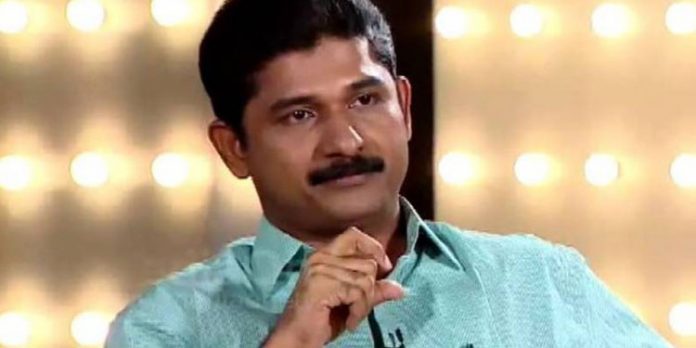 കല്ലറയിൽ ചെരുപ്പിട്ട് കയറിയ സംഭവത്തിൽ കോൺഗ്രസുകാർ മാപ്പുപറയണം – എം.സ്വരാജ് കല്ലറയിൽ ചെരുപ്പിട്ട് കയറിയ സംഭവത്തിൽ കോൺഗ്രസുകാർ മാപ്പുപറയണം – എം.സ്വരാജ്