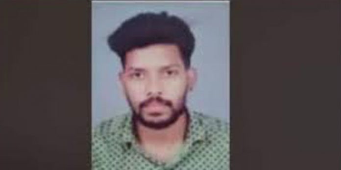 സെൽഫിയെടുക്കുന്നതിനിടെ കടലിൽ വീണ് ഫോട്ടോഗ്രാഫർക്ക് ദാരുണാന്ത്യം ; നാല് പേർ അത്ഭുതകരമായി രക്ഷപ്പെട്ടു സെൽഫിയെടുക്കുന്നതിനിടെ കടലിൽ വീണ് ഫോട്ടോഗ്രാഫർക്ക് ദാരുണാന്ത്യം ; നാല് പേർ അത്ഭുതകരമായി രക്ഷപ്പെട്ടു