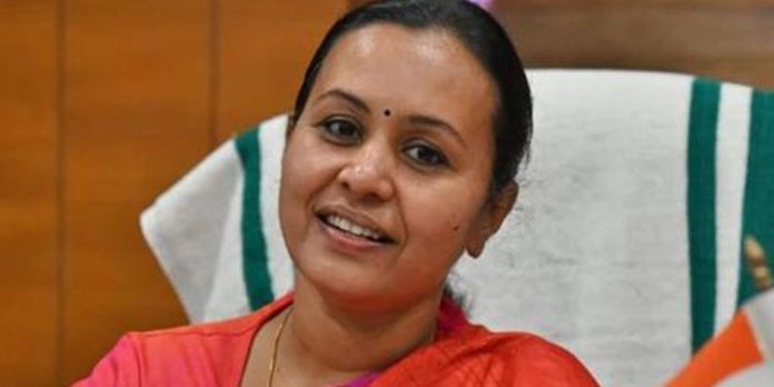 ഡെപ്യൂട്ടി സ്പീക്കർ-ആരോഗ്യ മന്ത്രി പോര് ; വിവാദത്തില് പ്രതികരിക്കാനില്ലെന്ന് വീണ ജോർജ് ഡെപ്യൂട്ടി സ്പീക്കർ-ആരോഗ്യ മന്ത്രി പോര് ; വിവാദത്തില് പ്രതികരിക്കാനില്ലെന്ന് വീണ ജോർജ്