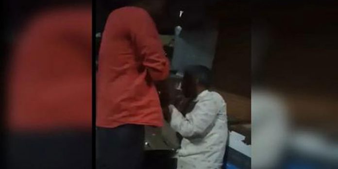 മധ്യപ്രദേശിൽ ഭിന്നശേഷിക്കാരനായ വയോധികനെ മർദ്ദിച്ച് കൊലപ്പെടുത്തി മധ്യപ്രദേശിൽ ഭിന്നശേഷിക്കാരനായ വയോധികനെ മർദ്ദിച്ച് കൊലപ്പെടുത്തി