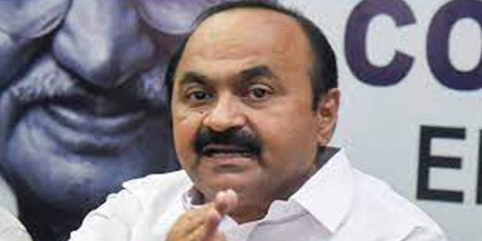 സംസ്ഥാന സര്ക്കാരും ഇന്ധനവില കുറയ്ക്കണം ; അധികവരുമാനം വേണ്ടെന്ന് വെയ്ക്കണമെന്ന് പ്രതിപക്ഷനേതാവ് സംസ്ഥാന സര്ക്കാരും ഇന്ധനവില കുറയ്ക്കണം ; അധികവരുമാനം വേണ്ടെന്ന് വെയ്ക്കണമെന്ന് പ്രതിപക്ഷനേതാവ്