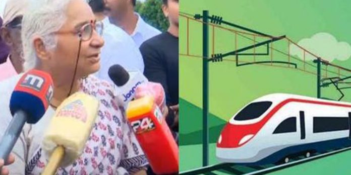 സില്വര് ലൈനല്ല കേരളത്തിന്റേത് ഡാര്ക്ക് ലൈന് ; നന്ദിഗ്രാം ഓര്മവേണമെന്ന് മേധാ പട്കര് സില്വര് ലൈനല്ല കേരളത്തിന്റേത് ഡാര്ക്ക് ലൈന് ; നന്ദിഗ്രാം ഓര്മവേണമെന്ന് മേധാ പട്കര്