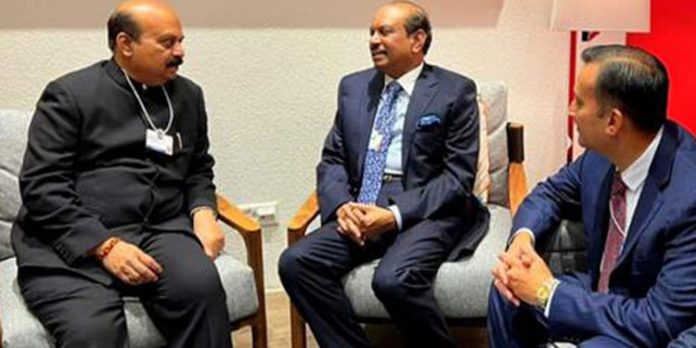 കർണാടകയിൽ വമ്പൻ നിക്ഷേപ പദ്ധതികളുമായി ലുലു ഗ്രൂപ്പ് ; 2000 കോടിയുടെ ധാരണാപത്രം ഒപ്പുവെച്ചു കർണാടകയിൽ വമ്പൻ നിക്ഷേപ പദ്ധതികളുമായി ലുലു ഗ്രൂപ്പ് ; 2000 കോടിയുടെ ധാരണാപത്രം ഒപ്പുവെച്ചു