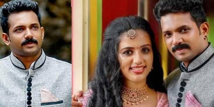 വിസ്മയ കേസ് കിരൺ കുമാറിന് 10 വർഷം കഠിന തടവ് ; പന്ത്രണ്ടര ലക്ഷം രൂപ പിഴ വിസ്മയ കേസ് കിരൺ കുമാറിന് 10 വർഷം കഠിന തടവ് ; പന്ത്രണ്ടര ലക്ഷം രൂപ പിഴ