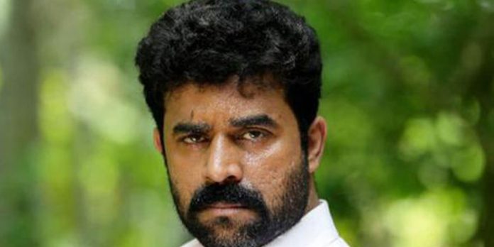 ബലാത്സംഗ കേസ് ; വിജയ് ബാബു നാട്ടിലെത്തുന്നതിൽ അവ്യക്തത തുടരുന്നു ; റെഡ്കോർണർ നോട്ടീസ് പുറപ്പെടുവിച്ചേക്കും ബലാത്സംഗ കേസ് ; വിജയ് ബാബു നാട്ടിലെത്തുന്നതിൽ അവ്യക്തത തുടരുന്നു ; റെഡ്കോർണർ നോട്ടീസ് പുറപ്പെടുവിച്ചേക്കും