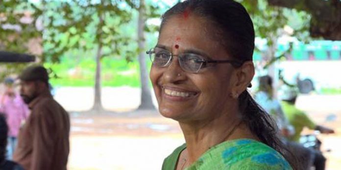 ആറ്റുകാൽ ക്ഷേത്രത്തിന് ഇനി വനിതാ സാരഥി ; ചരിത്രം സൃഷ്ടിച്ച് ഗീതാകുമാരി ആറ്റുകാൽ ക്ഷേത്രത്തിന് ഇനി വനിതാ സാരഥി ; ചരിത്രം സൃഷ്ടിച്ച് ഗീതാകുമാരി