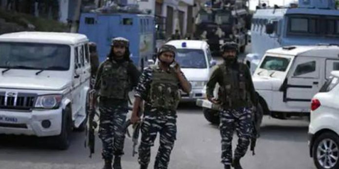 അനന്ത്നാഗില് സുരക്ഷാ സേനയ്ക്ക് നേരെ കല്ലേറ് ; സംഘര്ഷം ഈദ് ഗാഹിനിടെ അനന്ത്നാഗില് സുരക്ഷാ സേനയ്ക്ക് നേരെ കല്ലേറ് ; സംഘര്ഷം ഈദ് ഗാഹിനിടെ
