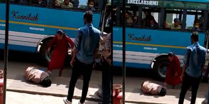 അറപ്പുളവാക്കും വിധം സംസാരിച്ചു ; ശരീരത്തില് സ്പര്ശിച്ചു – ബസില് ശല്യംചെയ്ത ആളെ സ്വയം നേരിട്ട് യുവതി അറപ്പുളവാക്കും വിധം സംസാരിച്ചു ; ശരീരത്തില് സ്പര്ശിച്ചു – ബസില് ശല്യംചെയ്ത ആളെ സ്വയം നേരിട്ട് യുവതി